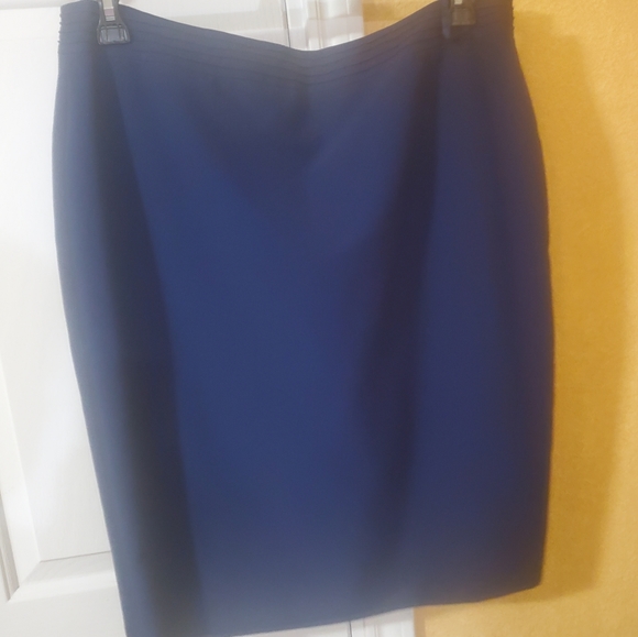 Skirt suite 10 - Picture 4 of 4